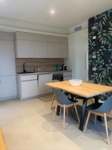 Apartment with Lake View