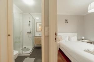 Espinho Seawalk and Seaview by Vacationy