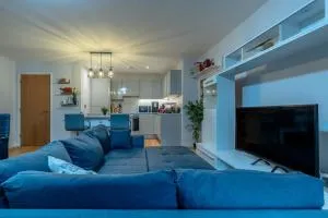 City Center Apt: Harbour Views & Projector Cinema - Bristol