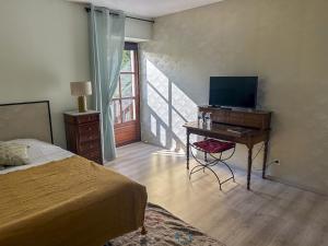 Maisons d'hotes Maison Belles Pierres : Chambre Double avec Salle de Bains Privative