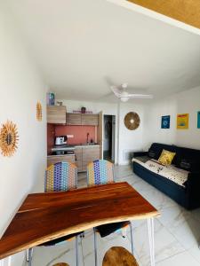 VUE MER ET A 20m DE LA PLAGE AVEC PARKING MARINDORE BANDOL