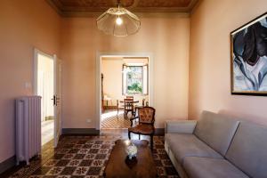Casa Calise Elegant 1920s Villa with Garage