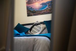 Comfortable 2BR Stay with Garden, Parking & Wi-Fi