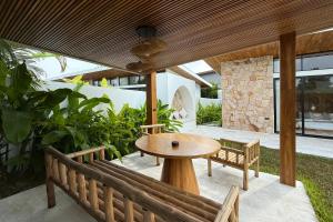 Golden Palm Pool Villa near Fishermans Village