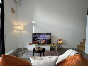 Cozy Fall Suite at EST Bangsar With Garden Scenery