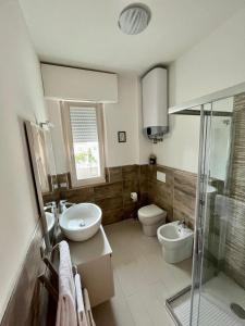 Appartamentino sul mare con due balconi, aria condizionata, Wi-Fi