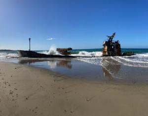 La Casita Cozy Beachfront Cottage with Shared Pool Access