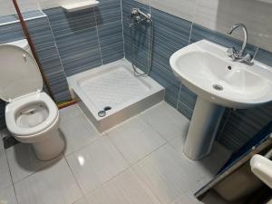 شقة فندقية عصرية بأجواء مريحة وتجربة استثنائية في مدينتي A stylish apartment for a unique and comfortable stay in madina