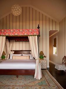 Coral Sands Inn & Cottages