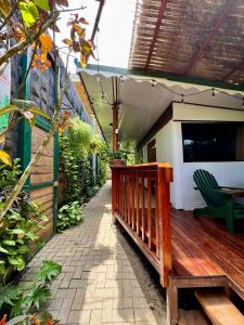 Colibri Ecolodge 3 minutes walk to beach and town