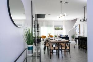 Extraordinary Disney Vacation 4BR Private Pool