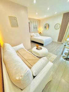 Suites DUBAI chambre privée avec espaces communs