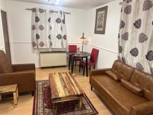 1BR-Sleeps2-Parking-QuietStay-CityCentre