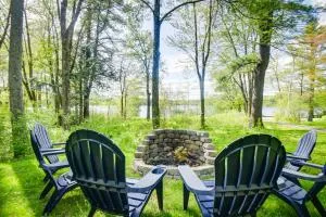 Gilmanton Vacation Rental with Kayaks - At Loon Pond - تيلتون