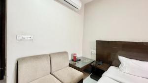 HOTEL R B ! Haridwar, Near Har ki poddi and MANSHA MATA TEMPLE & Railway station, Spacious, and Fully Air Conditioned Rooms with wifi, BEST HOTEL IN HARIDWAR