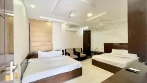 HOTEL R B ! Haridwar, Near Har ki poddi and MANSHA MATA TEMPLE & Railway station, Spacious, and Fully Air Conditioned Rooms with wifi, BEST HOTEL IN HARIDWAR - Haridwār
