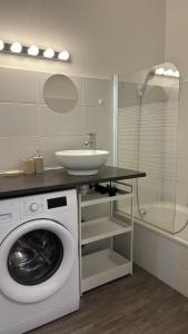 Appartements LE POP appartement contemporain avec terrasse et parking : photos des chambres