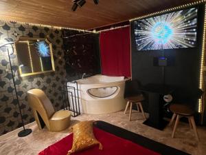 Love hotels 50 Nuances de Parentheses : photos des chambres