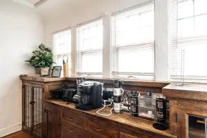 Charming 6BR Home in Milwaukees Historic District - 西艾利斯