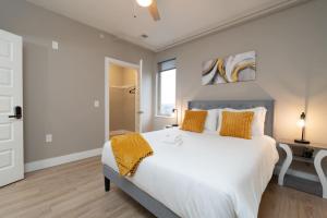 Heart of Downtown Indy 2BR Gem