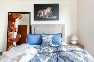 Luxury apart with amazing pool, gym, sauna, wifi