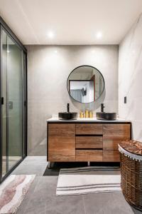 Luxury apart with amazing pool, gym, sauna, wifi