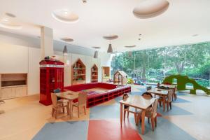 Luxury apart with amazing pool, gym, sauna, wifi