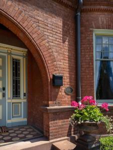 The Grand - The Nicest House in Newburgh