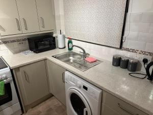 Cosy Flat Near City Centre