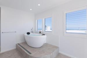 Sea La Vie - The Watch