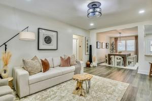 Organic Modern Apt 1mi to Masters with Pool Table
