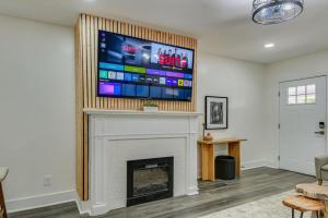 Organic Modern Apt 1mi to Masters with Pool Table