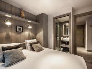 Appartement 3 pièces en rénovation – Grand salon épuré à Courchevel Moriond, proche remontées mécaniques - FR-1-563-7