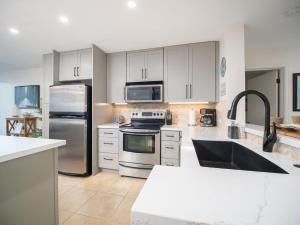 NEW - Wailea Getaway - steps to great pool & beach