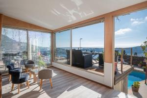 Bas de villa plus piscine Vue époustouflante