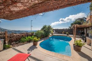 Bas de villa plus piscine Vue époustouflante