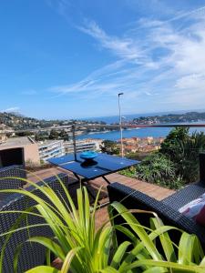 Bas de villa plus piscine Vue époustouflante