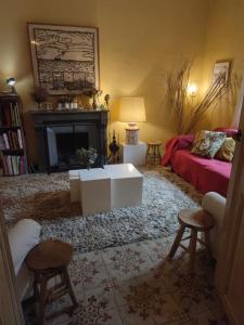 Maison de campagne en plein village