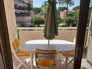 2 piéces terrasse clilm à 400 M de la Mer