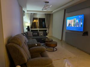 Modern flat 3 rooms and 2 bathroom amazing location شقة فندقية حديثة و جديدة كاملة مدينة نصر بالقرب من ستي ستارز 2 غرف نوم 2 حمام وصالة و بلكونة