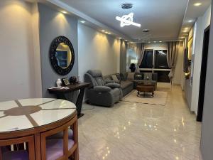 Modern flat 3 rooms and 2 bathroom amazing location شقة فندقية حديثة و جديدة مكيفة كاملة مدينة نصر بالقرب من ستي ستارز 2 غرف نوم 2 حمام وصالة و بلكونة
