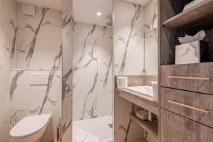 Double Room with Sea View and Balcony - First Floor room in Hôtel La Plage