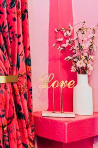 The Twisted Tulip-a curious stay