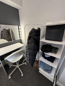 Spacious 2BR Greenwich Apartment , Free Parking, 2 mins to DLR & Shopping