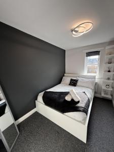 Spacious 2BR Greenwich Apartment , Free Parking, 2 mins to DLR & Shopping