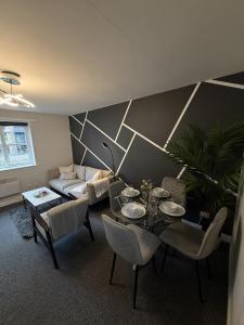 Spacious 2BR Greenwich Apartment , Free Parking, 2 mins to DLR & Shopping