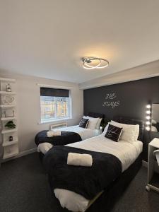 Spacious 2BR Greenwich Apartment , Free Parking, 2 mins to DLR & Shopping