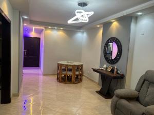 Modern flat 3 rooms and 2 bathroom amazing location شقة فندقية حديثة و جديدة كاملة مدينة نصر بالقرب من ستي ستارز 2 غرف نوم 2 حمام وصالة و بلكونة