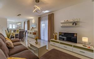 2 Bedroom Stunning Home In Skatari