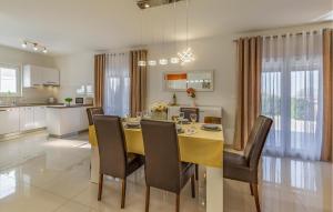 2 Bedroom Stunning Home In Skatari